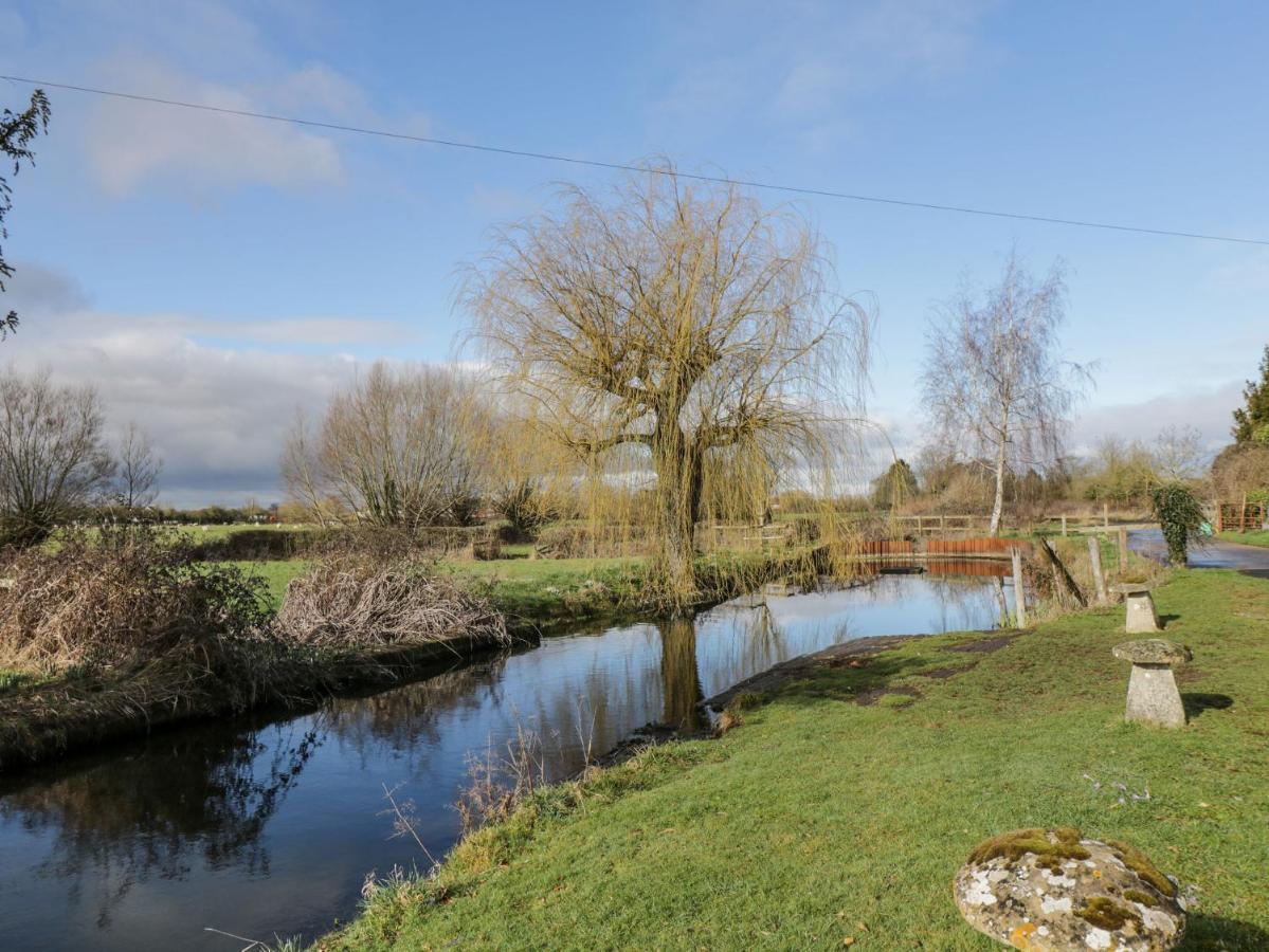 Stables Cottage Melksham Luaran gambar