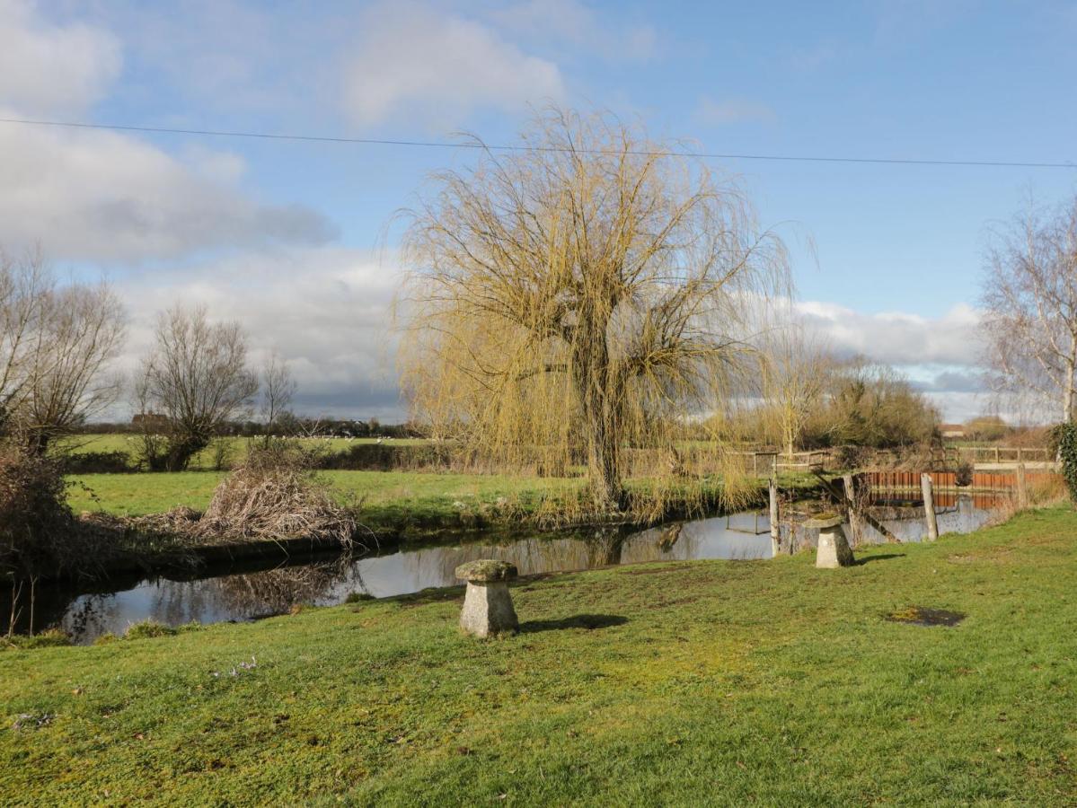 Stables Cottage Melksham Luaran gambar
